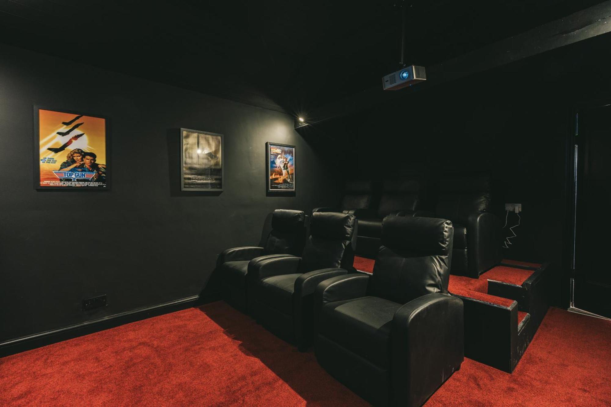 House With A Cinema And Games Room, Sleeps 17 Shrewsbury Exterior foto